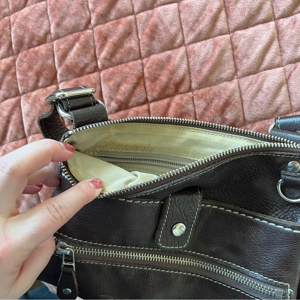 ROOTS Vintage Chocolate Brown Crossbody Leather Bag - Picture 6 of 11